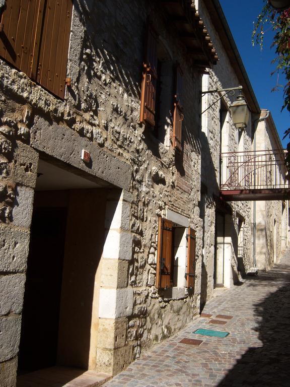 Petit Gite Des Augustins Monflanquin Exterior foto